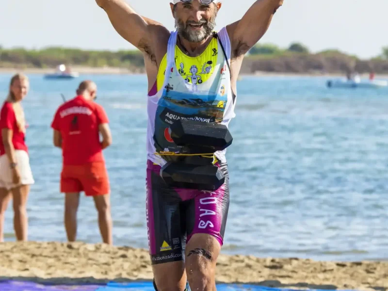 Andrea Pelo di Giorgio all’arrivo della gara Aquatirunner Swimrun nel 2021.