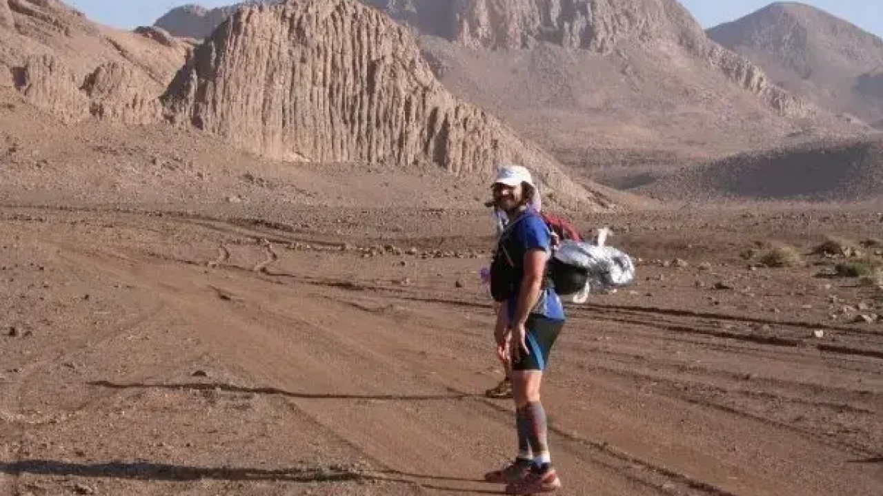 Profilo di Andrea Pelo di Giorgio durante la gara Transsaharienne in Algeria, tappa unica di 274 km, 2009: sulla pista.